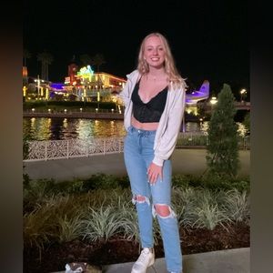 Meet your Posher, Lauren